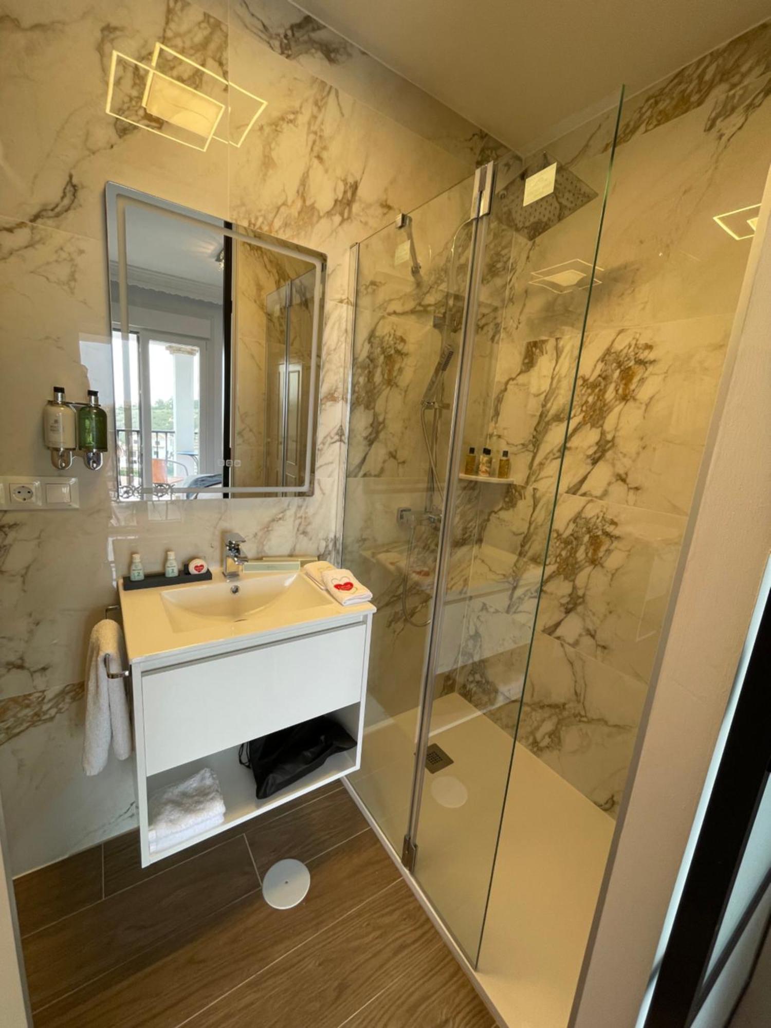 Cariad Boutique Bed & Breakfast La Cala Del Moral Chambre photo
